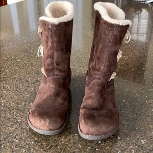UGG boots brown suede with 3 horn toggles size 9